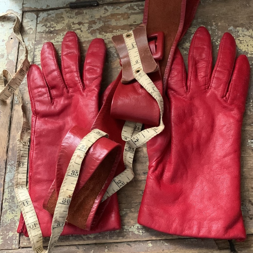Red leather vintage belt/gloves - Picture 6 of 6